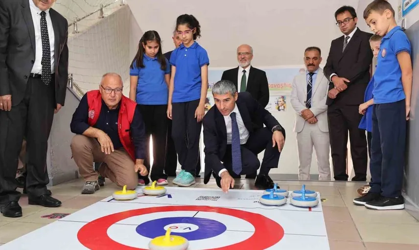 Afyonkarahisar'da yeni eğitim yılı coşkuyla başladı: 142 bin öğrenci ders başı yaptı