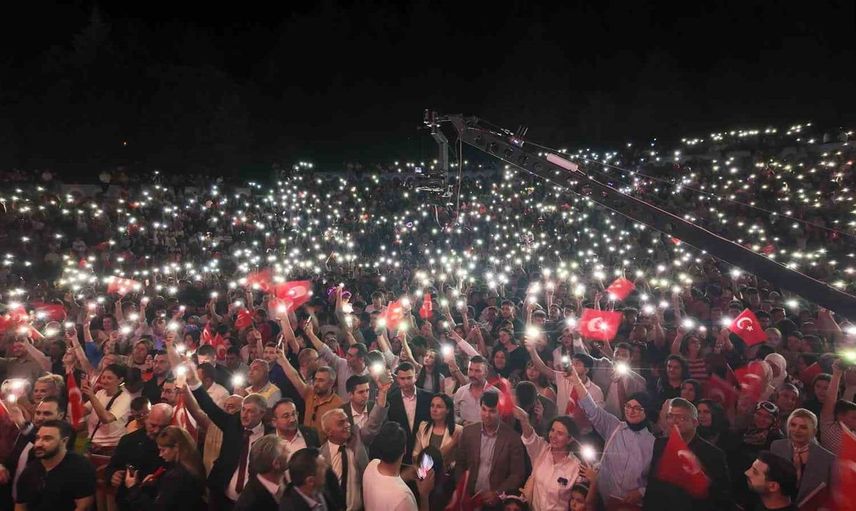 Gediz Tarhana Festivalinde Cengiz Kurtoğlu coşkusu