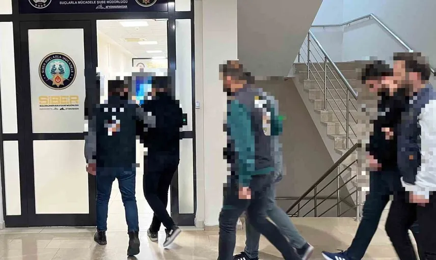 Sosyal medya dolandırıcılığı: 3 kişi yakalandı ve tutuklandı