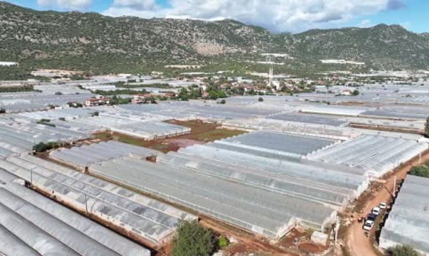 Antalya'da sağanak yağış sonrası hasar tespit çalışmaları hızla sürüyor
