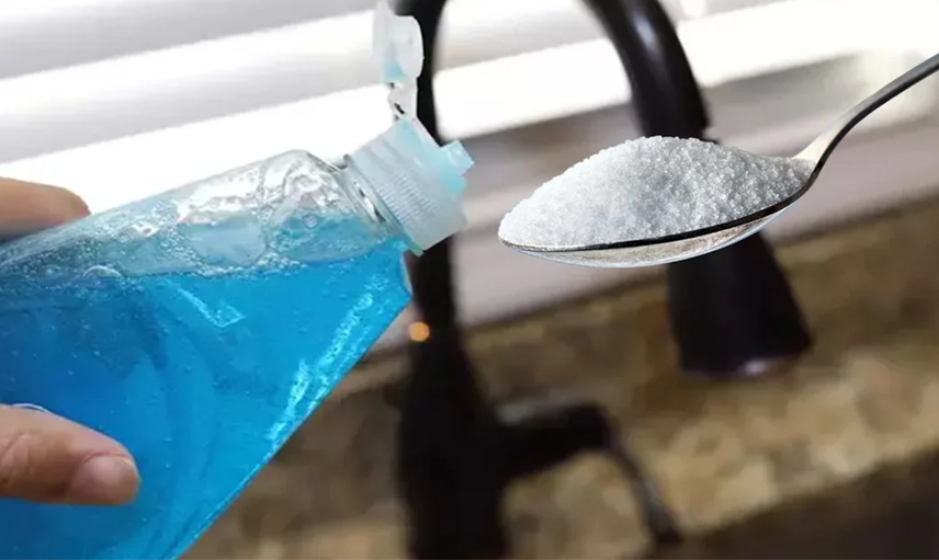 2 kaşık tuzu bulaşık deterjanına eklediğinizde şok geçireceksiniz! Etkisi anında açığa çıkacak