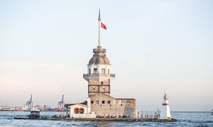 2 yıldır güçlendirilme çalışmaları yapılıyordu: Kız Kulesi yeniden ziyarete açıldı