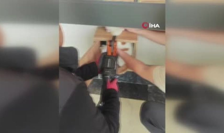 Malatya'da bir kedi, posta kutusundan itfaiye tarafından kurtarıldı