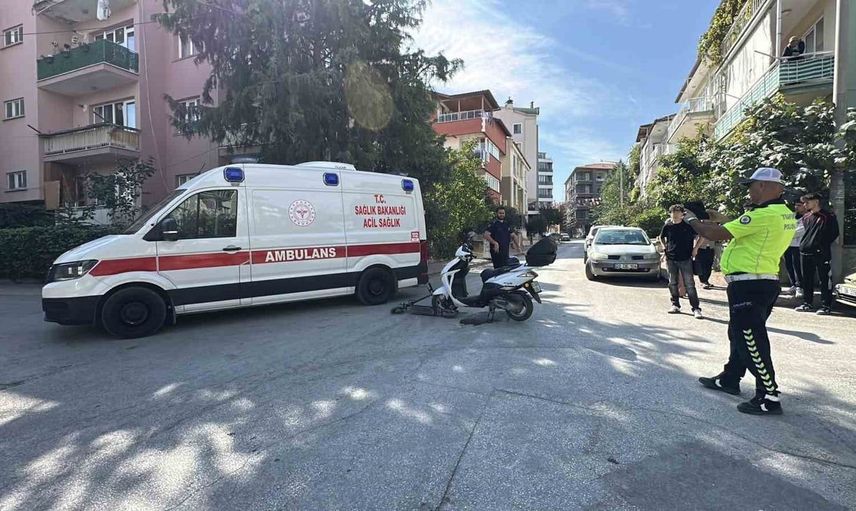 Burdur'da motosiklet ve scooter kazası: Yaralı esnaf hastaneye kaldırıldı