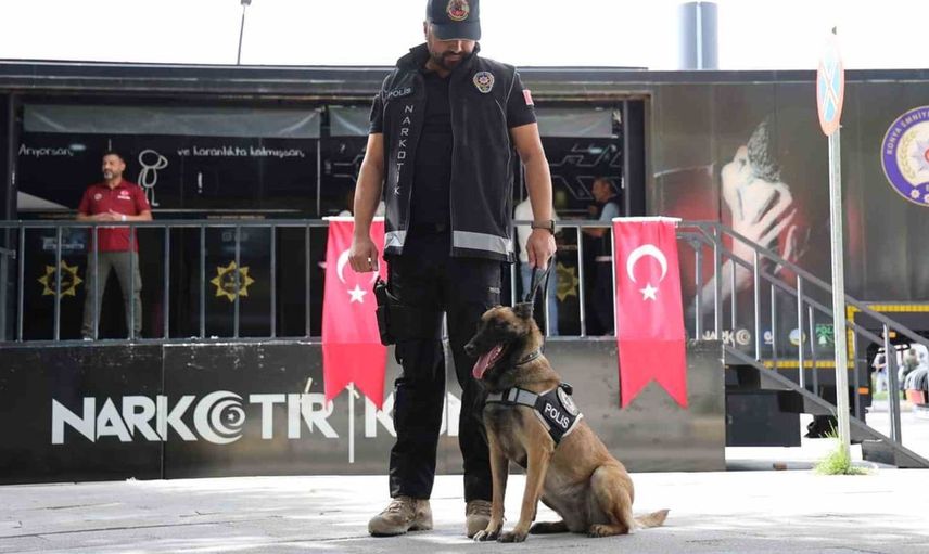 Uyuşturucu ile mücadele için Narkotik Eğitim Tırı Elazığ'da yoğun ilgi gördü