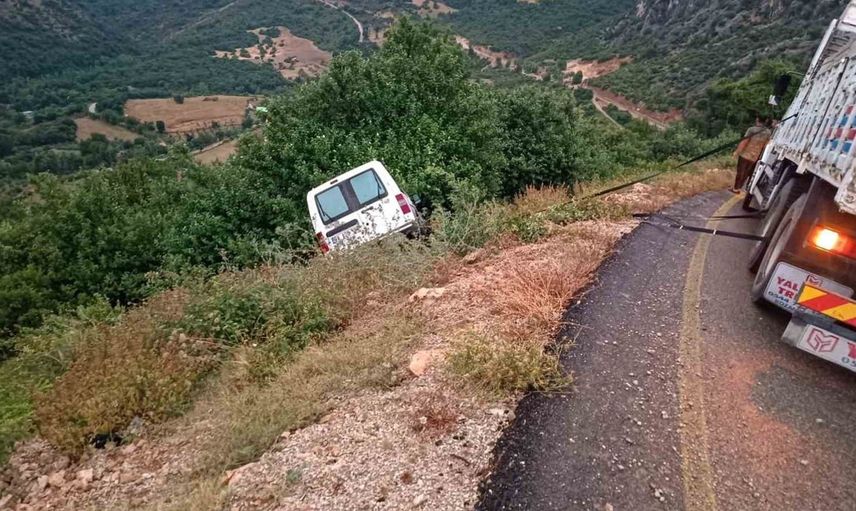 Osmaniye'de yağışlar kazaya yol açtı: Araç uçuruma düşmekten son anda kurtuldu