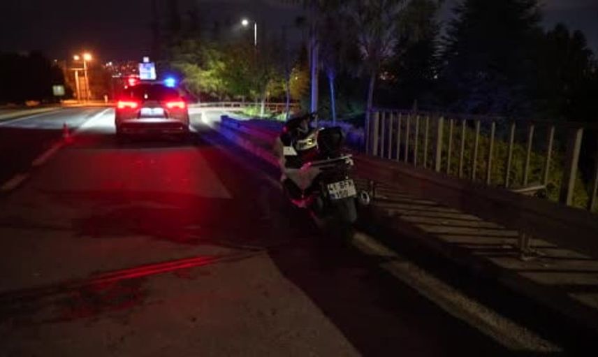 Kontrolden çıkan motosiklet bariyere çarptı: 34 yaşındaki sürücü hastaneye kaldırıldı