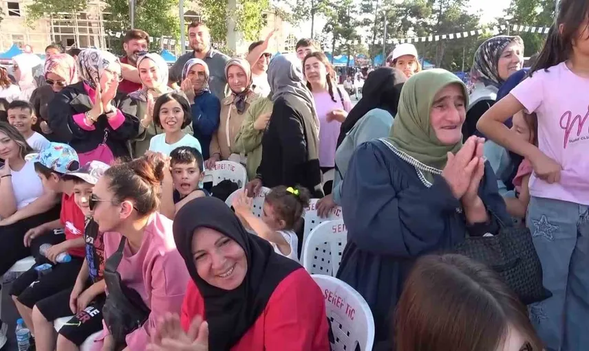 Suluova boğa yarışmasında heyecan doruktaydı: Çınar, dev birincilik elde etti