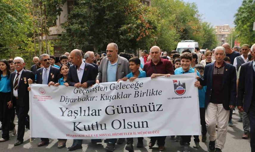 Diyarbakır'da dünya yaşlılar günü için anlam dolu yürüyüş düzenlendi