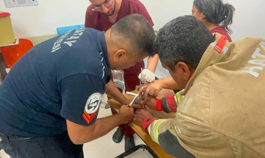 Arsuz'da itfaiye ekipleri kadının parmağını blendere sıkıştığı yerden kurtardı