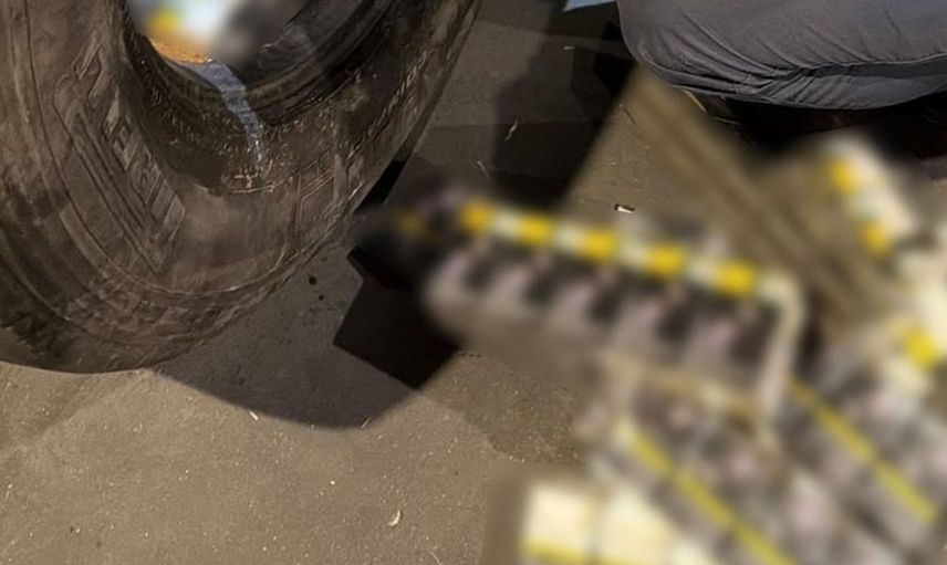 Sınır kapısında tırda bulunan gizli sigara yükü dikkat çekti
