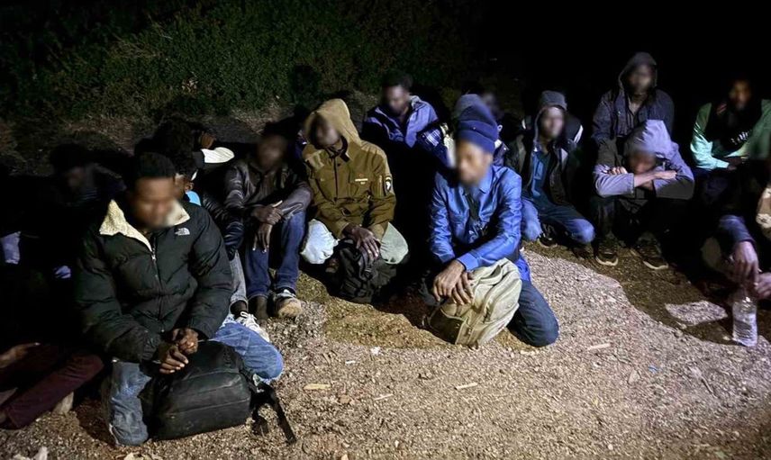 İzmir'de 73 düzensiz göçmen operasyonda yakalandı