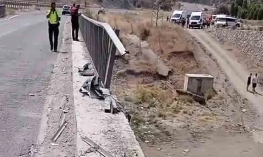 Kontrolden çıkan otomobil Göksu Çayı’na düştü: Piknikteki çocuk yaralandı