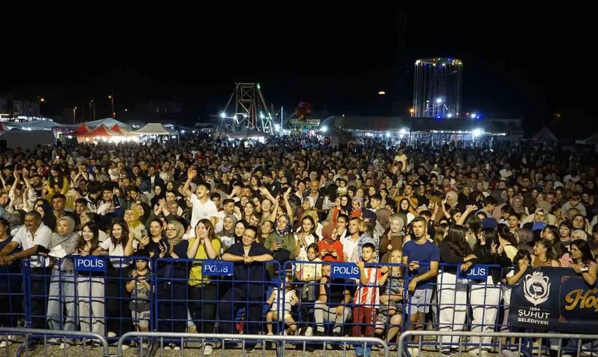 Şuhut'ta ayna grubu ile coşku dolu bir gece