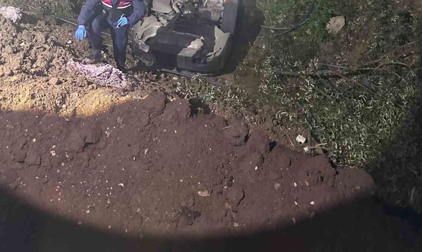 Batman'da direksiyon hakimiyetini kaybeden sürücü, şarampolden kurtarıldı