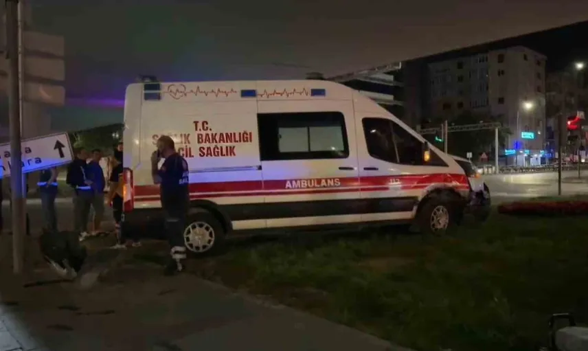 Kayseri'de ambulans ve otomobil çarpıştı: 6 kişi yaralandı