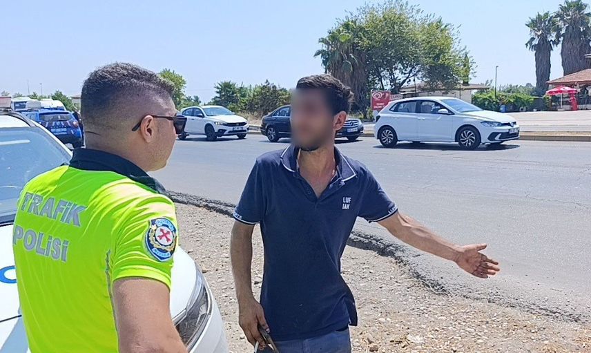 Alanya'da trafik kazası: Tıra çarpan Tofaş hurdaya döndü, 1 yaralı