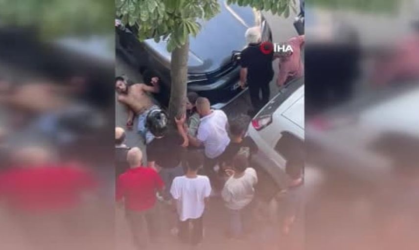 Küçükçekmece'de bıçaklı saldırı: Yabancı uyruklu bir kişi yaralandı