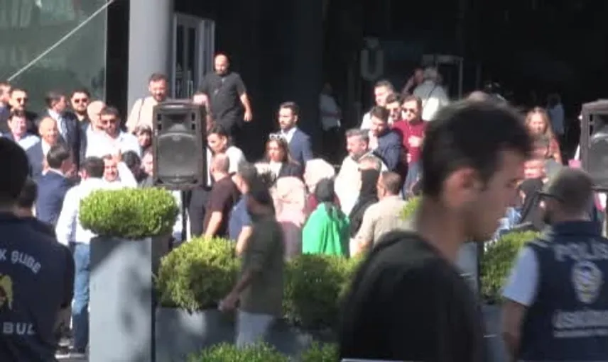 Üsküdar Belediyesi'nde meclis krizi: AK Parti'den protesto eylemi