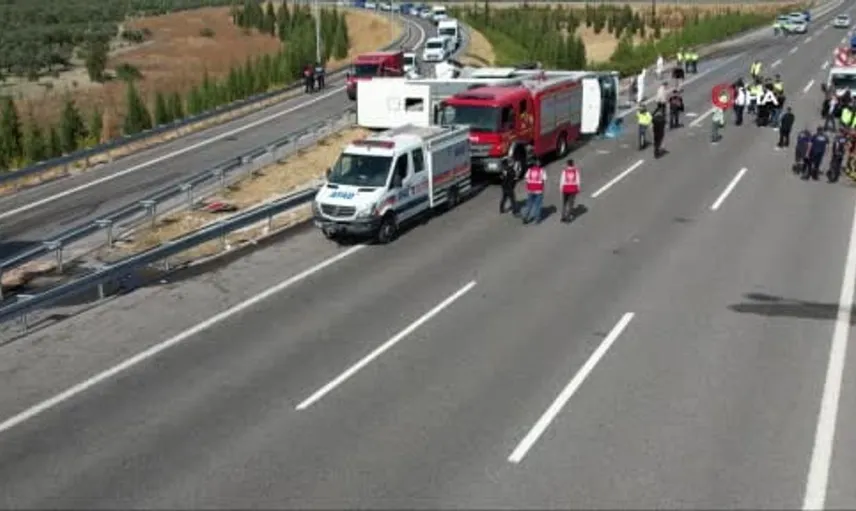 Manisa'da korkunç kaza: 11 can gitti, 27 yaralı