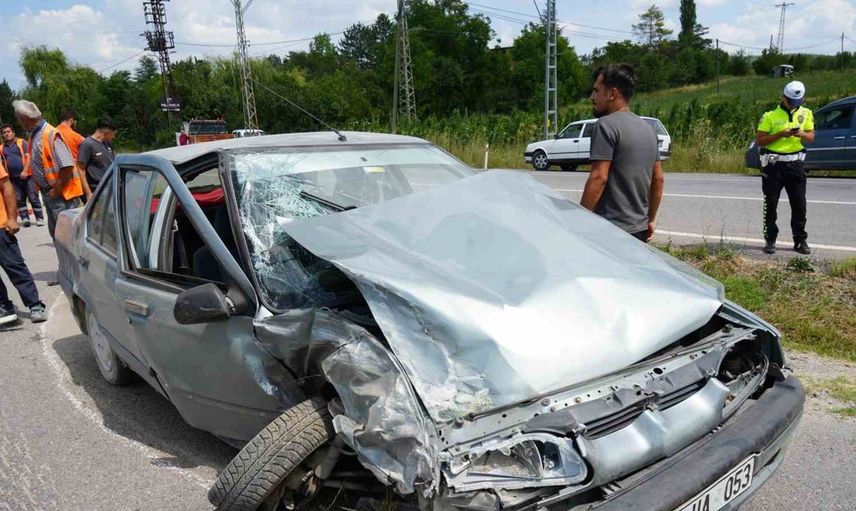 Kastamonu'da meydana gelen trafik kazasında 3 kişi yaralandı