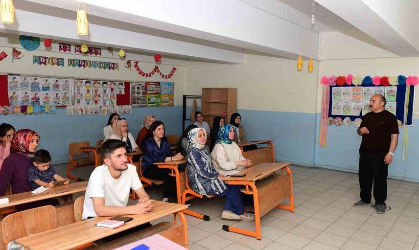 Çatak halk eğitim merkezi kurslarında hijyen eğitimi verildi