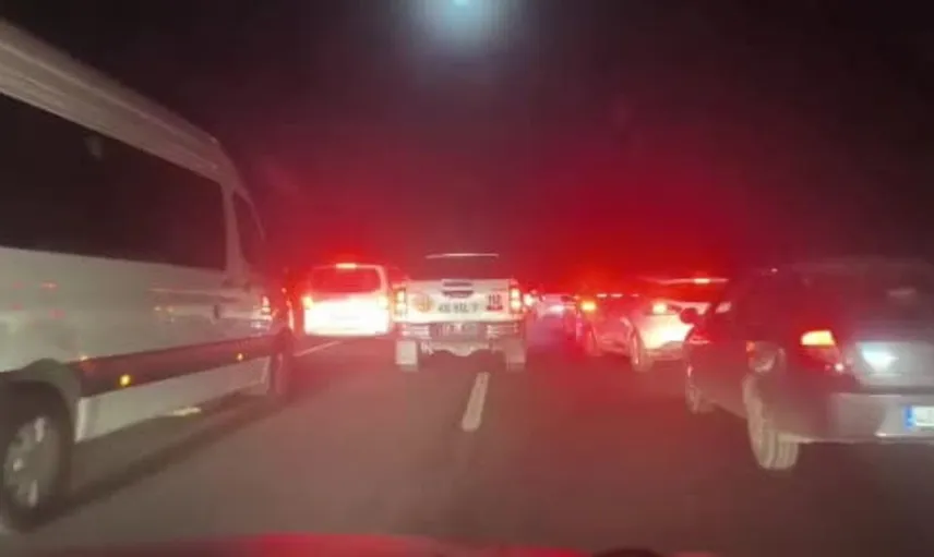 Köyceğiz’deki yangın sonrası uzun araç kuyruğu oluştu
