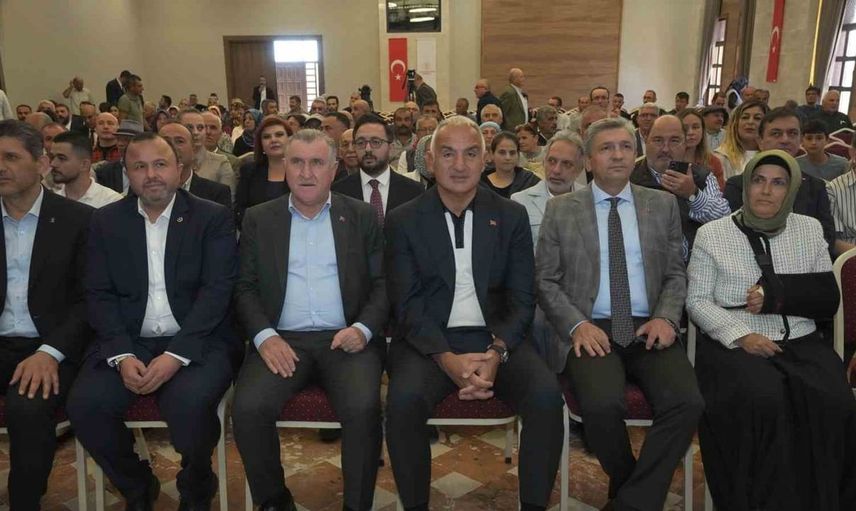 Mehmet Nuri Ersoy, memleketi İbradı’da gençler için yeni merkezler açtı