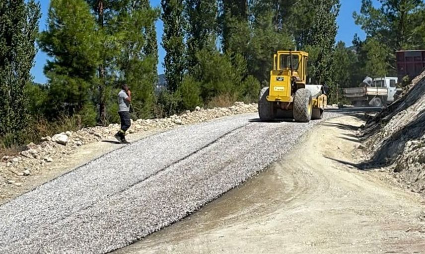 Çameli Belediyesi emecik mahallesi yollarını yenileyerek ulaşımı kolaylaştırıyor