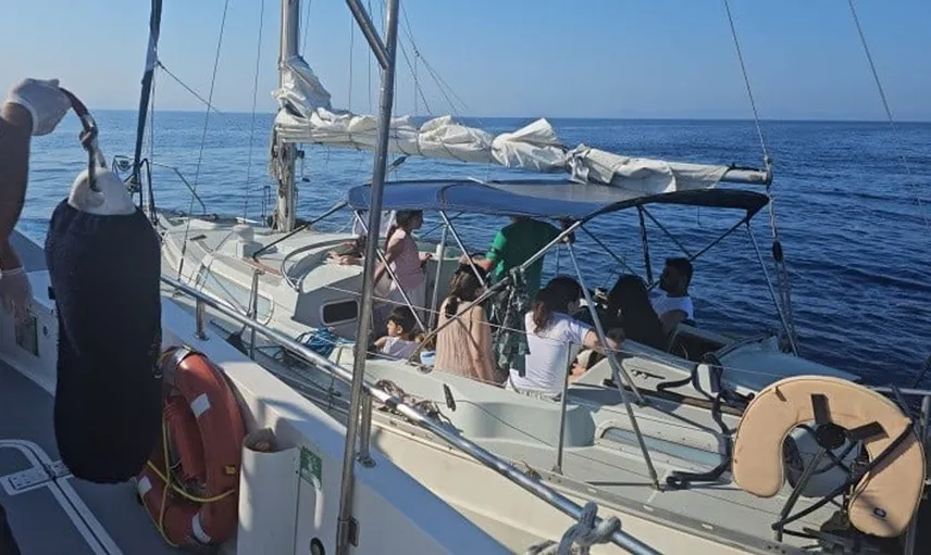 Didim açıklarında yelkenli teknedeki göçmenler kurtarıldı