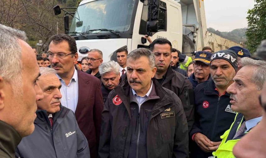 Bakan Çiftçi, sel felaketinin izlerini silmek için bölgeyi ziyaret etti