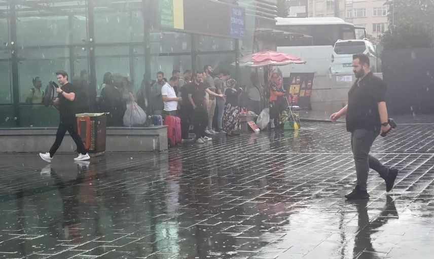 İstanbul sabah yağmurla serinledi
