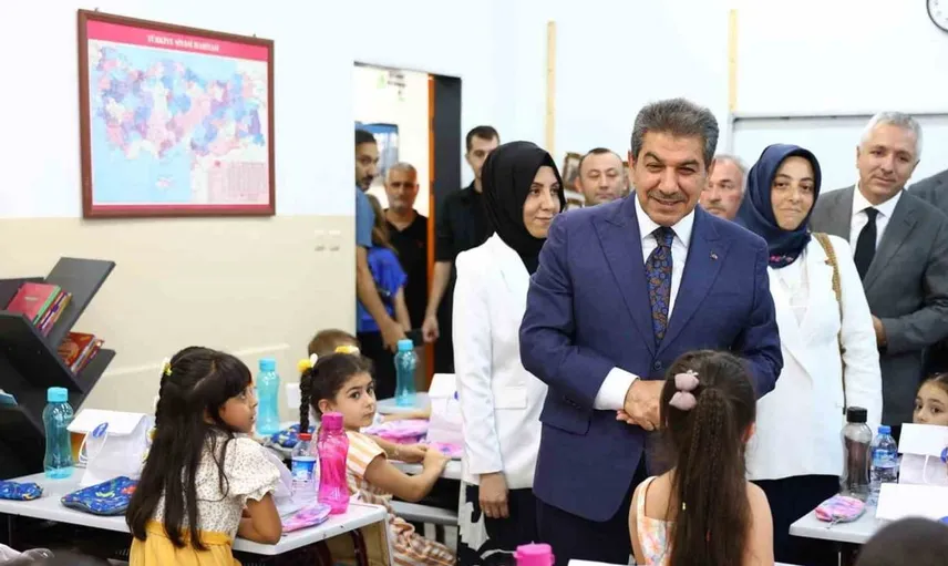 Esenler Belediyesi yeni eğitim yılı için miniklere kırtasiye seti gönderdi