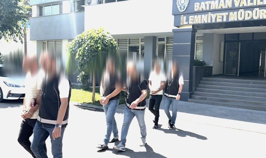 Batman'da pamuk yüklü 2 tırda 112 kilo esrar bulundu