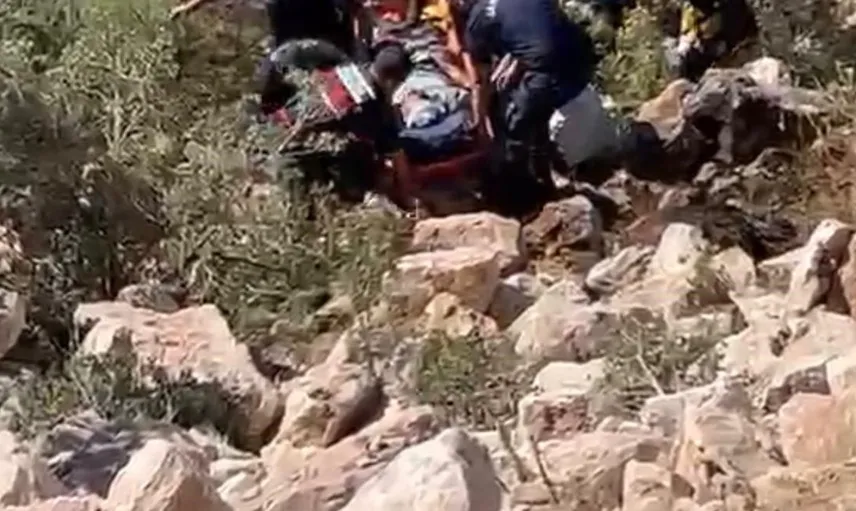 Antalya'da iş makinesi uçuruma yuvarlandı: yaralı operatör hastaneye kaldırıldı