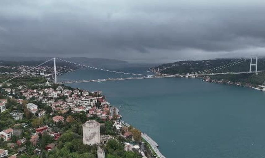 İstanbul'un üzerinde kara bulutlar etkili: Yağmur yağmadan önceki görüntüler