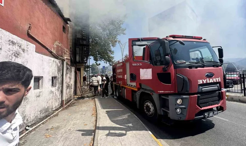 Zonguldak'ta depoda çıkan yangın itfaiye ekiplerini harekete geçirdi