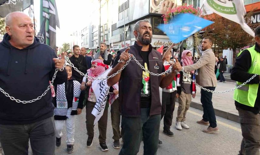 Van'da Filistin'e destek yürüyüşü: Kalabalık bir araya geldi