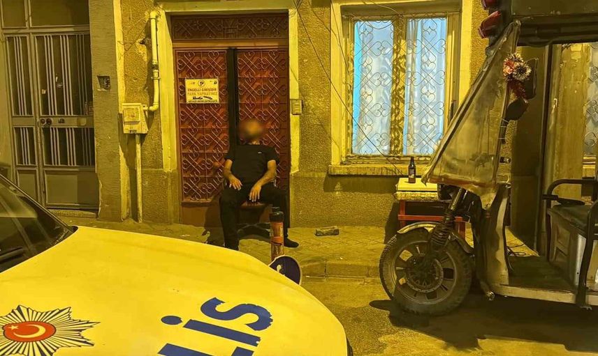 Sokakta sandalye üzerinde baygın halde bulunan şahıs alkollü çıktı