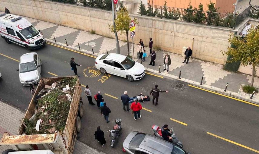 Tuzla'da kamyon ile motosiklet çarpıştı, bir kişi hastaneye kaldırıldı