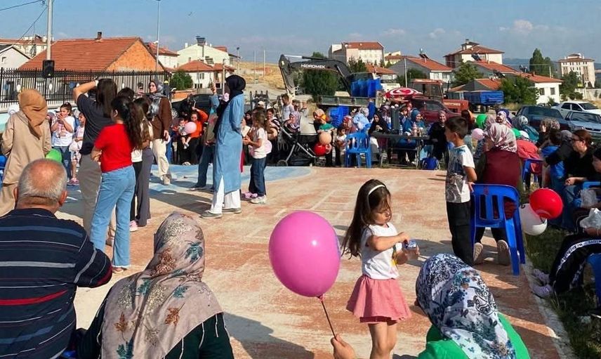 Altıntaş'ta 'Çocuk Şenliği' etkinliği büyük ilgi gördü