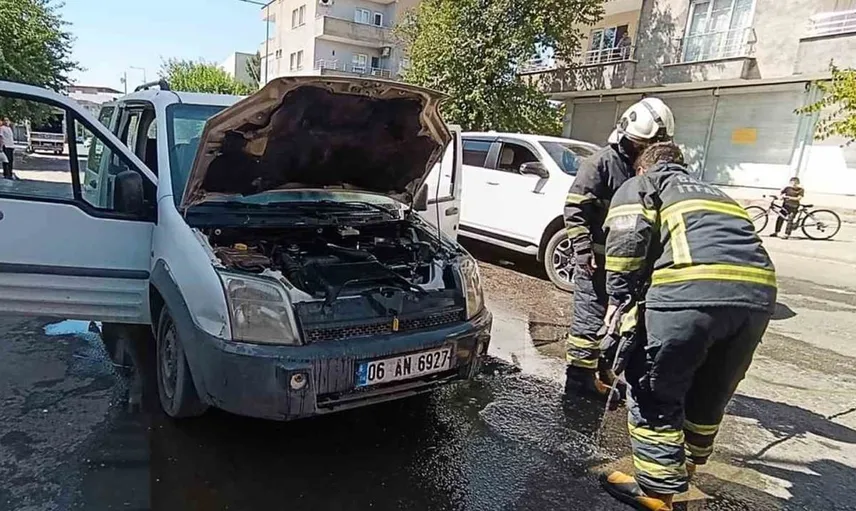 Batman'da park halindeki araca alevler uğradı