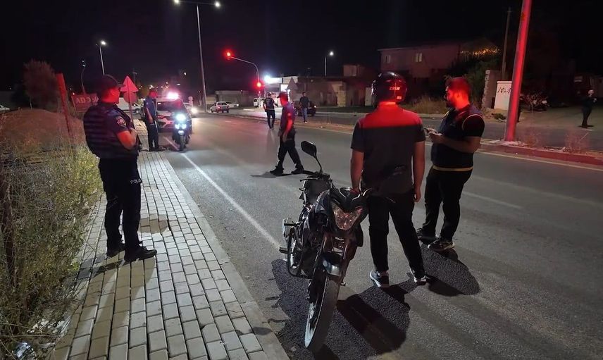 Adıyaman'da asayiş uygulaması ile aranan 2 kişi yakalandı