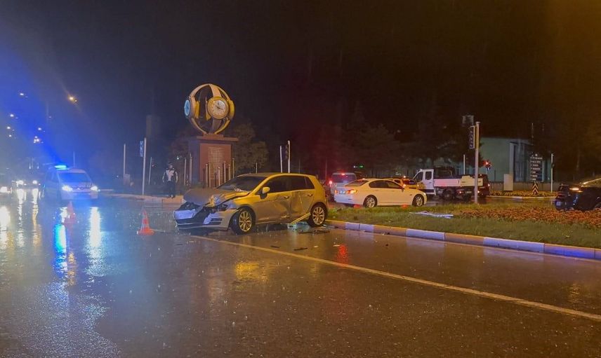Erzincan'da sağanak sonrası kaza: üç kişi yaralandı