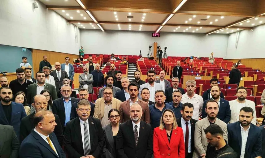 İzmir’in sorunları gündemde: Hakan Yıldız meclis toplantısında önemli açıklamalarda bulundu
