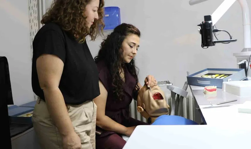 Süt dişlerini koruyacak yenilikçi materyal çalışması KBÜ'de sürüyor
