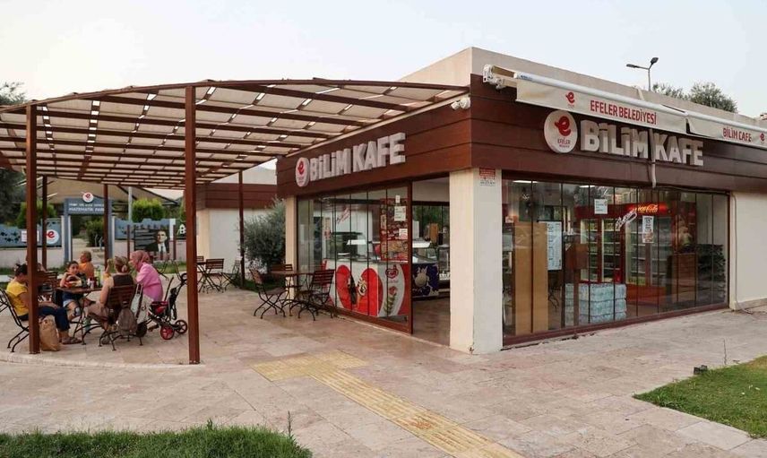 Efeler'de bilim kafe yaz akşamlarında da ziyaretçilerini ağırlayacak