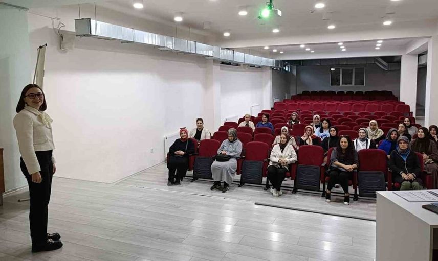 Düzce'de velilere sağlıklı beslenme çantası eğitimi verildi