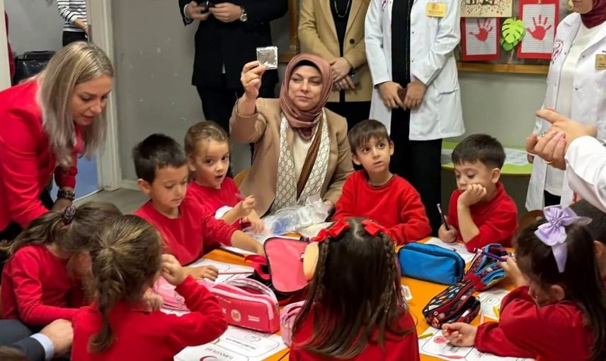 Kızılay haftasında minik kalplerden anlamlı etkinlikler