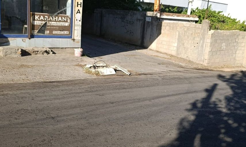 Adıyaman’da pide fırını önündeki açık elektrik kabloları tehlike yaratıyor